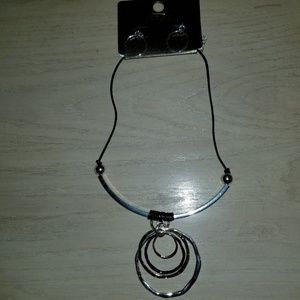 Jewelry Necklace w/Earrings set Gold